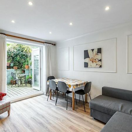 Lovely West London Entire Apartment Екстериор снимка