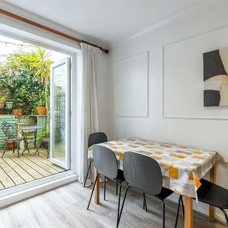 Lovely West London Entire Apartment Екстериор снимка