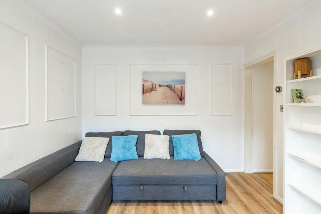 Lovely West London Entire Apartment Екстериор снимка